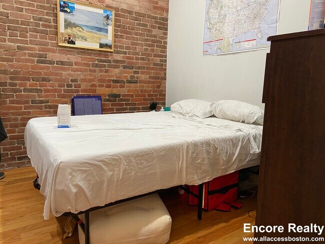 Foto del edificio - 1089 Beacon St
