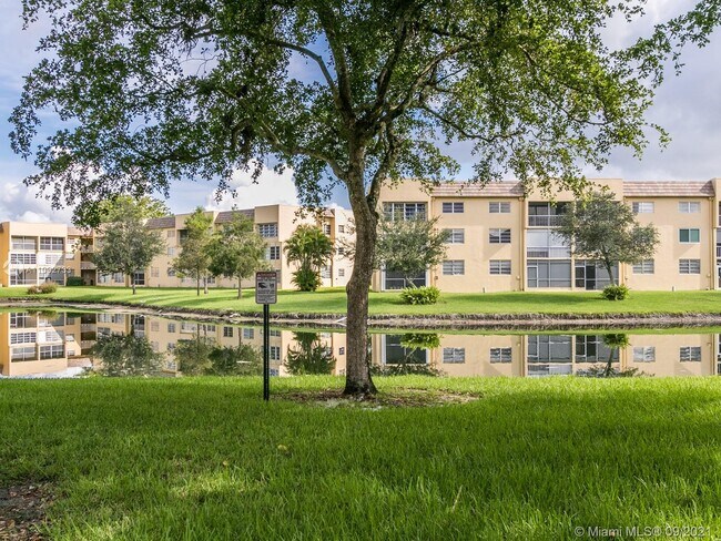 Foto del edificio - 5980 NW 64th Ave
