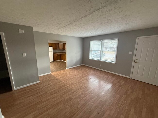 Foto del edificio - 327 Garden Park Dr