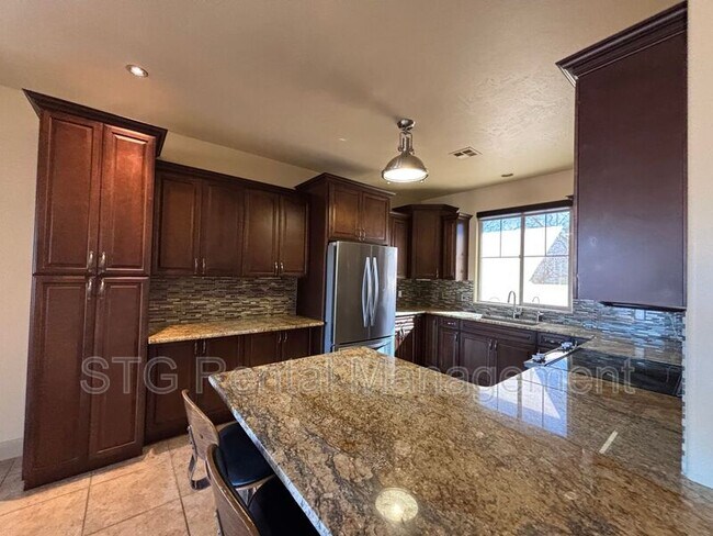 Building Photo - 530 S Coral Cv