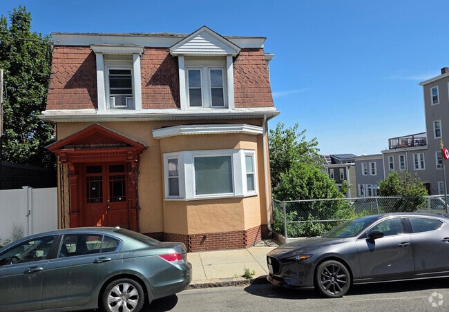 Building Photo - 78 Falcon St