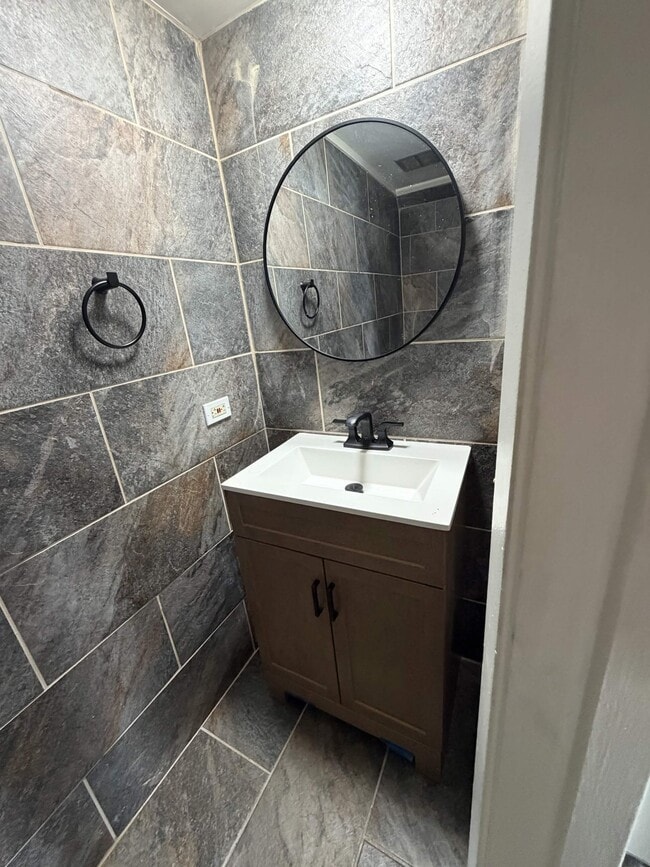 Foto del edificio - 211 Lakebend Cir