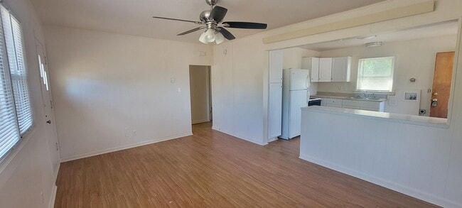 Building Photo - 2 bedroom 1 bath