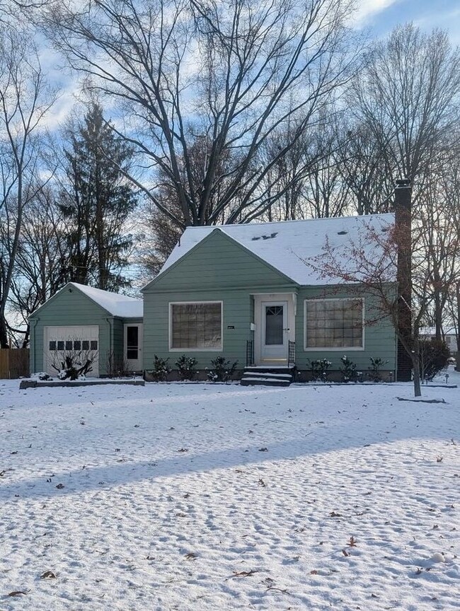 Building Photo - 325 Brookfield Ave