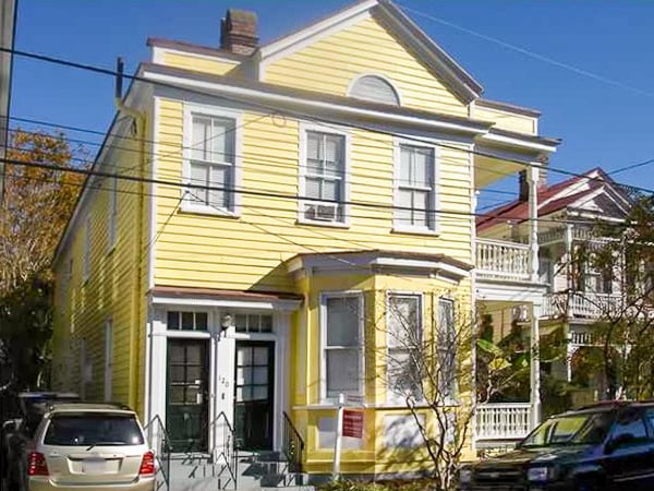 Building Photo - Downtown Apartment Close to CofC