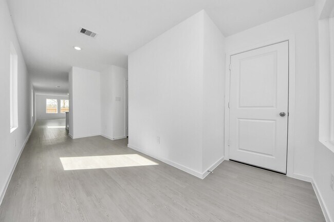 Building Photo - 29643 Knollwood Bay Rd