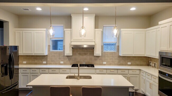 Foto del edificio - 6901 Royal View Dr