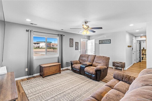 Building Photo - NO HOA and LOTS OF RV PARKING!  1.26 ACRE ...