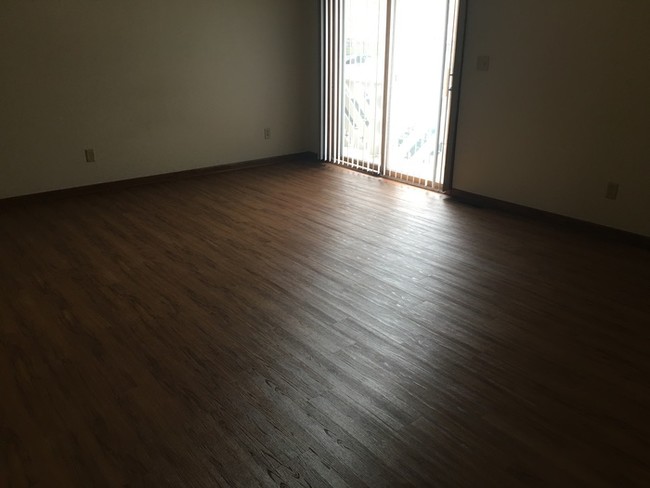 Building Photo - 809 Edgebrook Dr