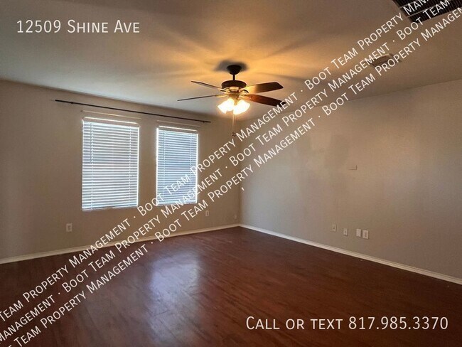 Building Photo - Large 3/2 Home with Oversized 2nd Living Room