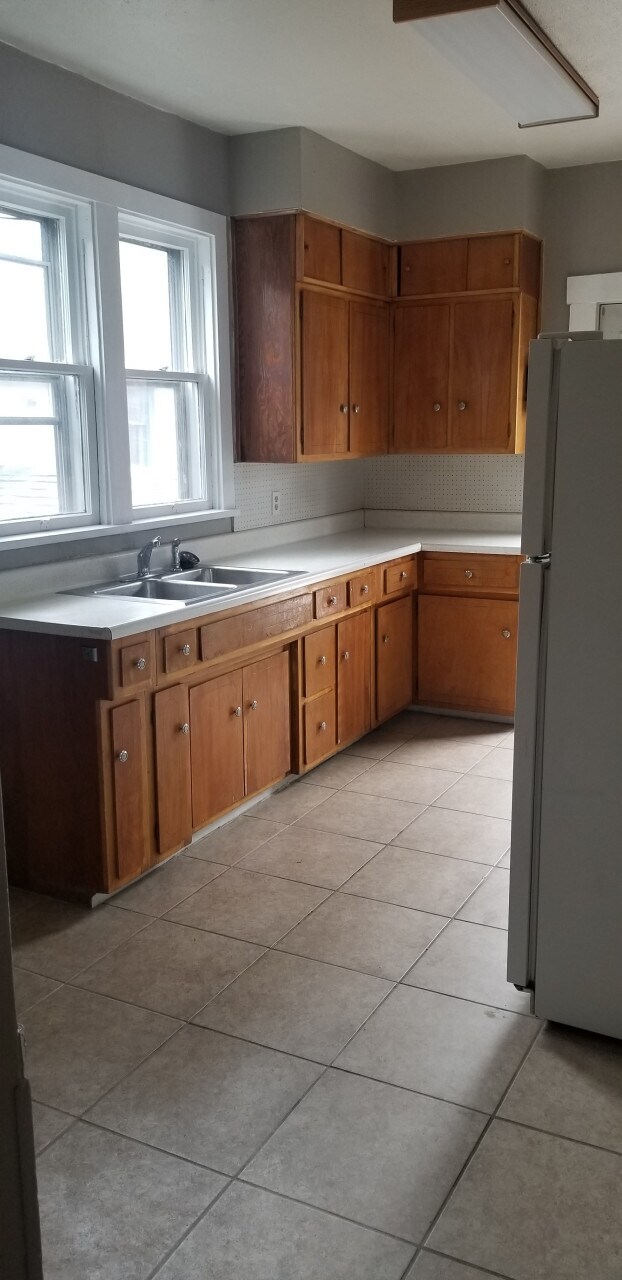 Building Photo - 223 East 11th Street Anderson