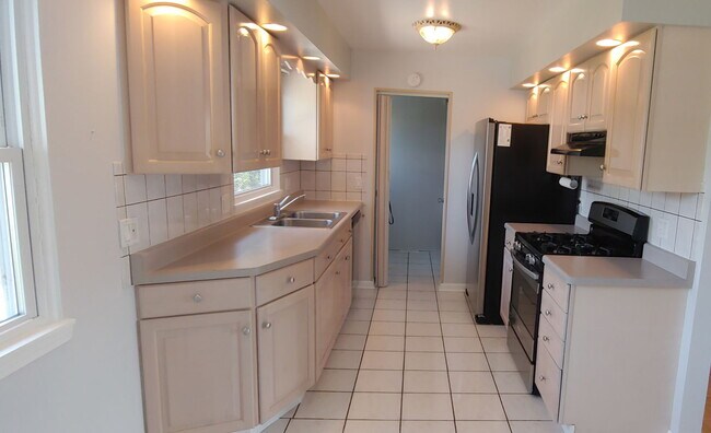 Foto del edificio - 266 Trowbridge Rd