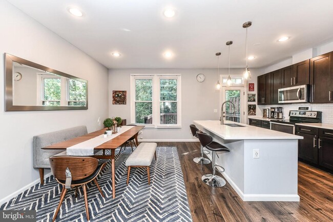 Building Photo - 5566 Jowett Ct