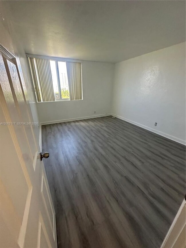 Foto del edificio - 9001 SW 77th Ave