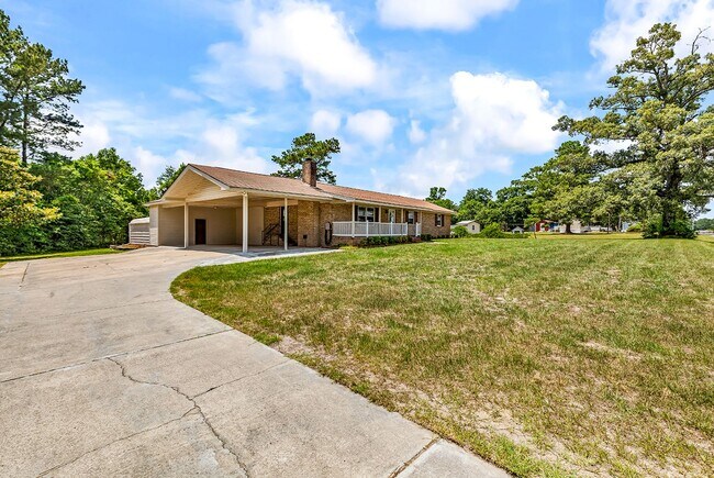 Foto del edificio - 1354 Rogers Rd