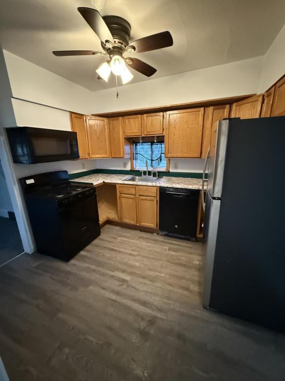 Foto del edificio - 906 E 9th St