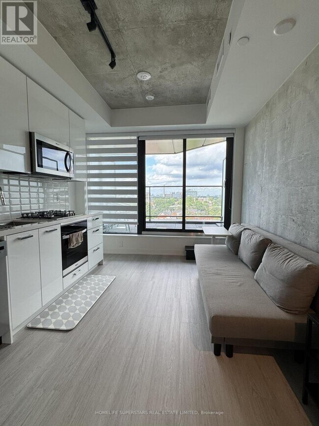 Building Photo - 195 McCaul St