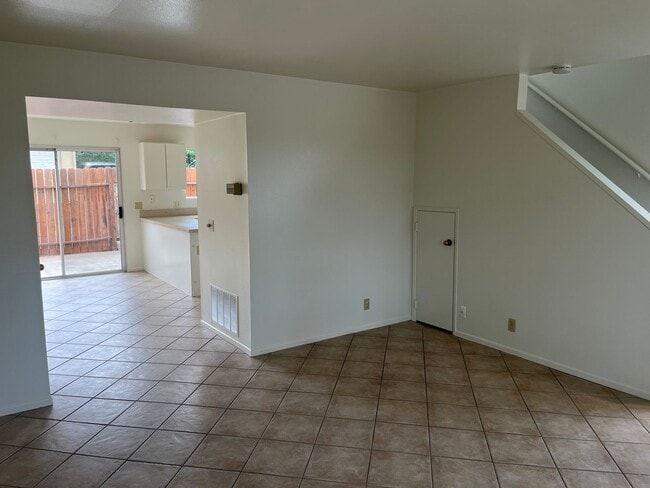Building Photo - 1047 Golden Rd