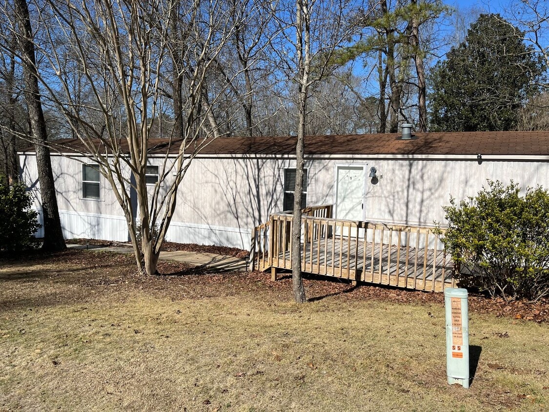 2 BR 2 BA Mobile Home available NOW! - 2 BR 2 BA Mobile Home available NOW!