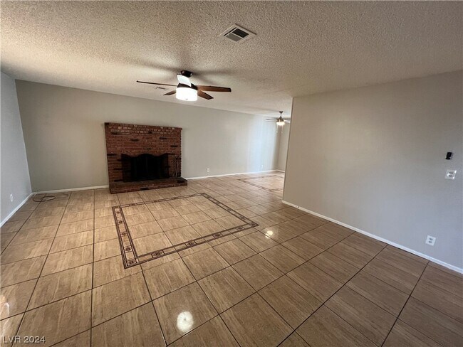 Foto del edificio - 390 N Christy Ln