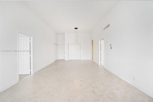Foto del edificio - 6770 Indian Creek Dr