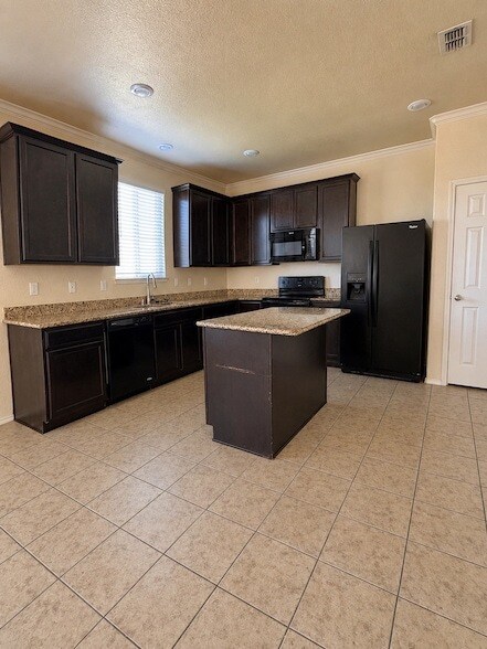 Building Photo - 429 Mariscal Pl