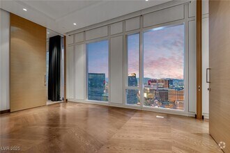 Building Photo - 3750 S Las Vegas Blvd