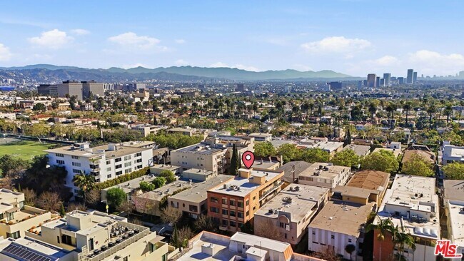 Foto del edificio - 324 S Elm Dr