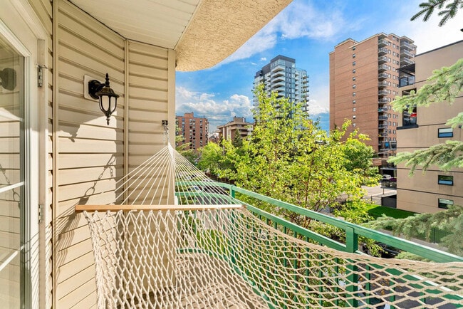 Photo du bâtiment - 1235-1213 13 Ave SW