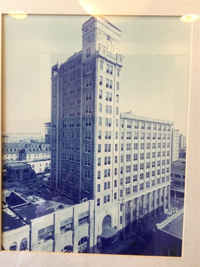 Foto del edificio - 111 E Flagler St