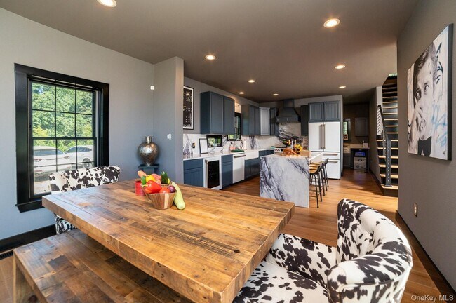 Building Photo - 70 Arshamomaque Ave