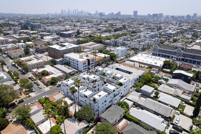 Contexto frente a DTLA - 733-743 N Gramercy Pl