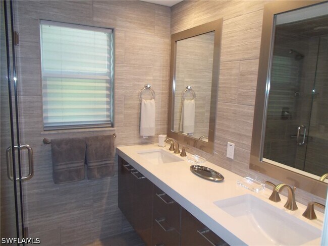 Foto del edificio - 847 Tanbark Dr