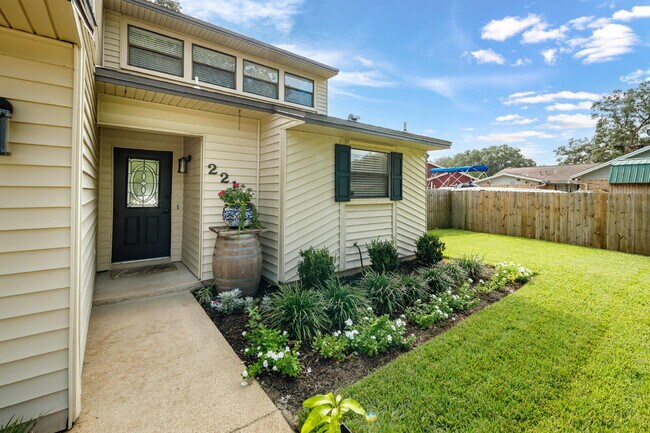 Building Photo - "Charming and Updated 3-Bed home in Fort W...