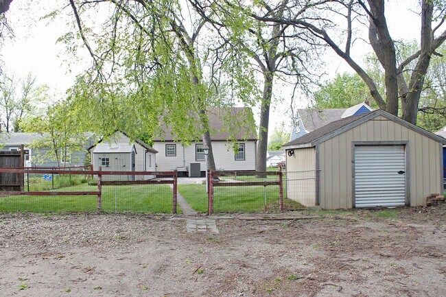 Alley Access - 1219 4th St