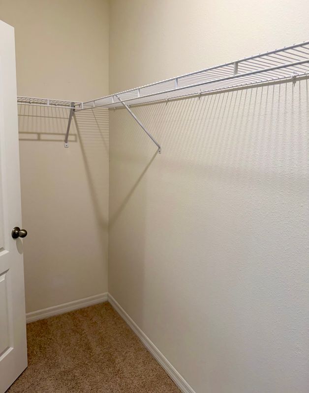 Building Photo - 824 Horsetail Dr