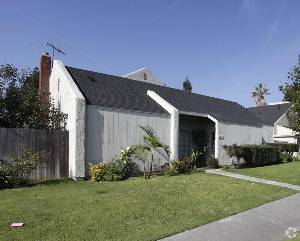 Foto principal - 817 S Knott Ave