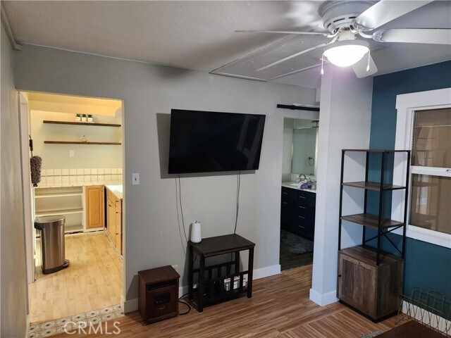 Foto del edificio - 2828 E 10th St