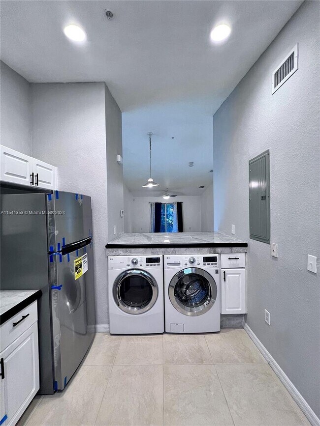 Foto del edificio - 3898 SW 48th Ave