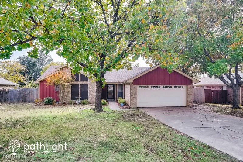 Primary Photo - 3 br, 2 bath House - 309 SW Alsbury Blvd UNIT