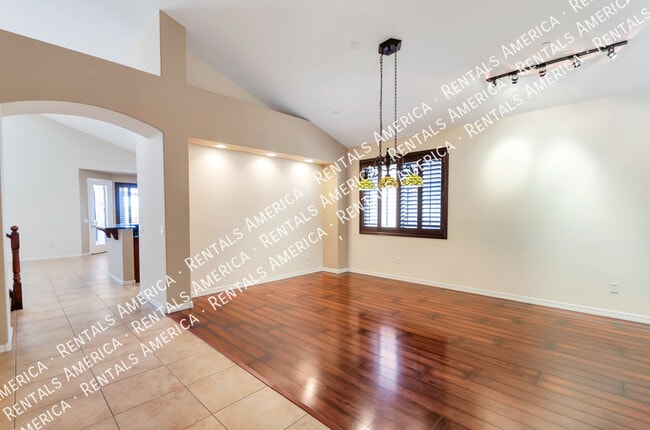 Building Photo - 15549 S Via Puente Azul