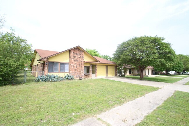 Foto del edificio - 3205 Tallwood Dr