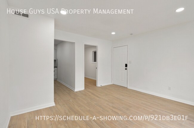 Foto del edificio - 9715 E 35th Terrace S
