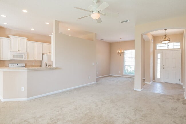 Building Photo - 744 Flowers St