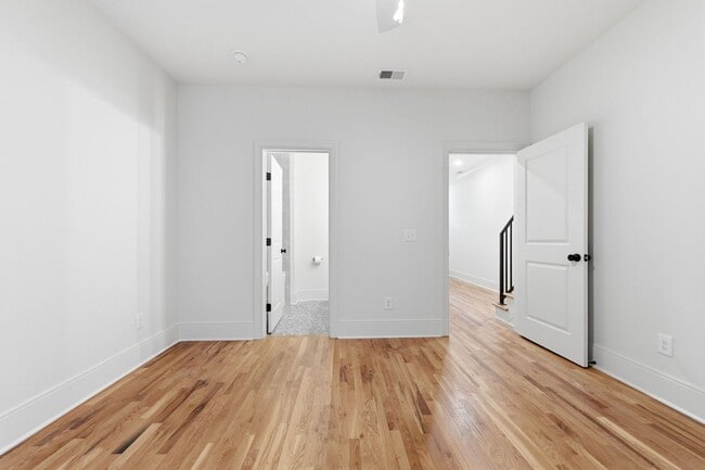 Building Photo - Brand New Build Townhouse in Charlotte Park