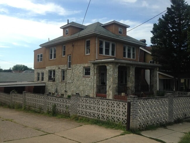 Building Photo - 3204 22nd St NE