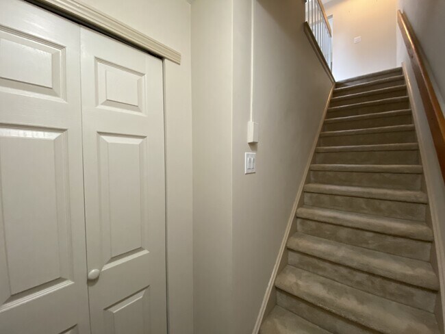 Foto del edificio - 1716B Ralston Dr