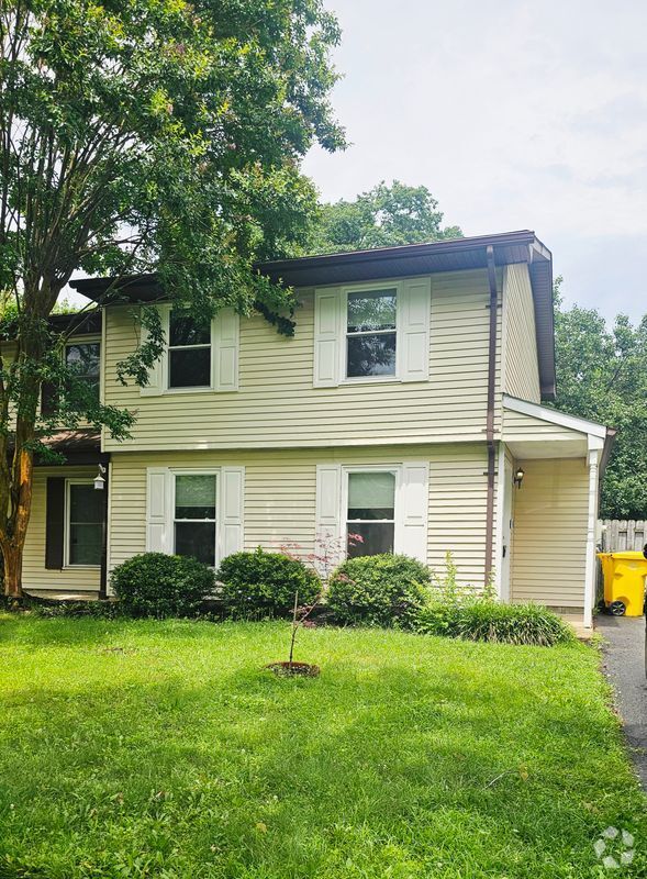 Building Photo - 472 Man O War Ct