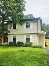 Building Photo - 472 Man O War Ct