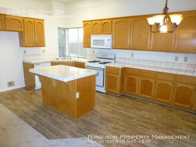 Building Photo - 2568 Du Bois Dr